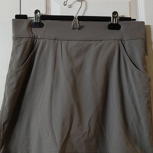 Columbia gray Anytime Casual Omni Shield advanced repellency Skort Sz M NWOT - Picture 2 of 6
